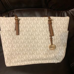 Michael Kors Jetset purse